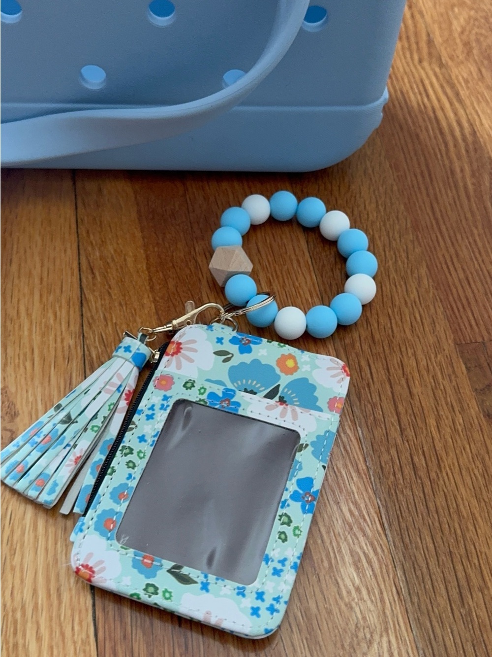 NWT Bogg Compatible Wristlet Wallet Keychain Combo Light Blue Floral OS - Picture 2 of 2